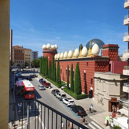 Apartamentos enfrente del Museo Dalí Figueras Exterior foto