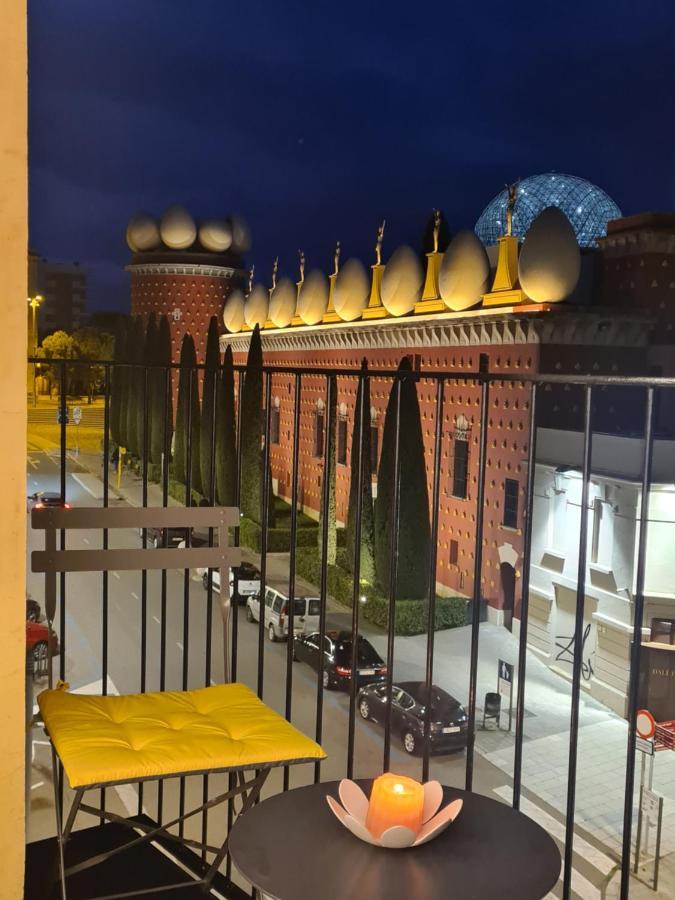 Apartamentos enfrente del Museo Dalí Figueras Exterior foto