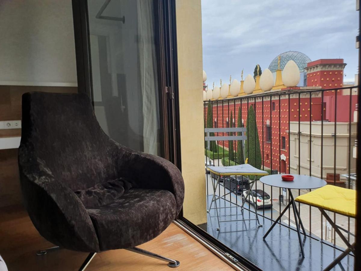 Apartamentos enfrente del Museo Dalí Figueras Exterior foto