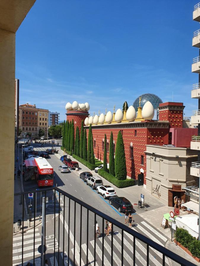 Apartamentos enfrente del Museo Dalí Figueras Exterior foto